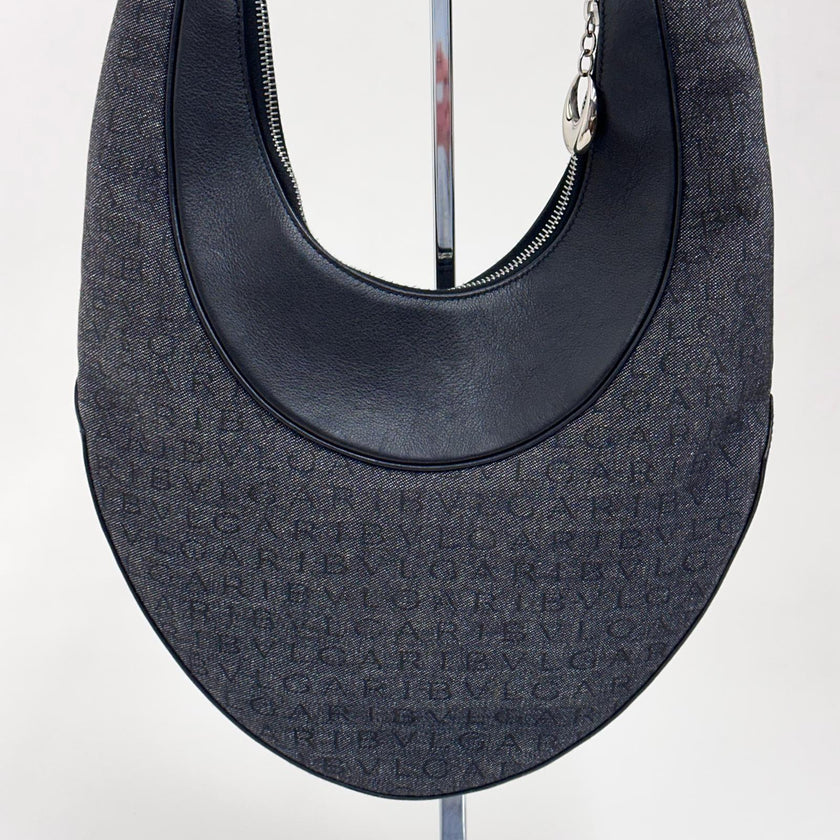 Bvlgari Borsa a spalla modello Hobo in tela monogram e pelle nera