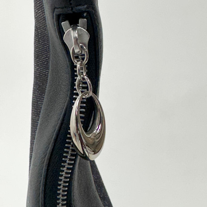 Bvlgari Borsa a spalla modello Hobo in tela monogram e pelle nera