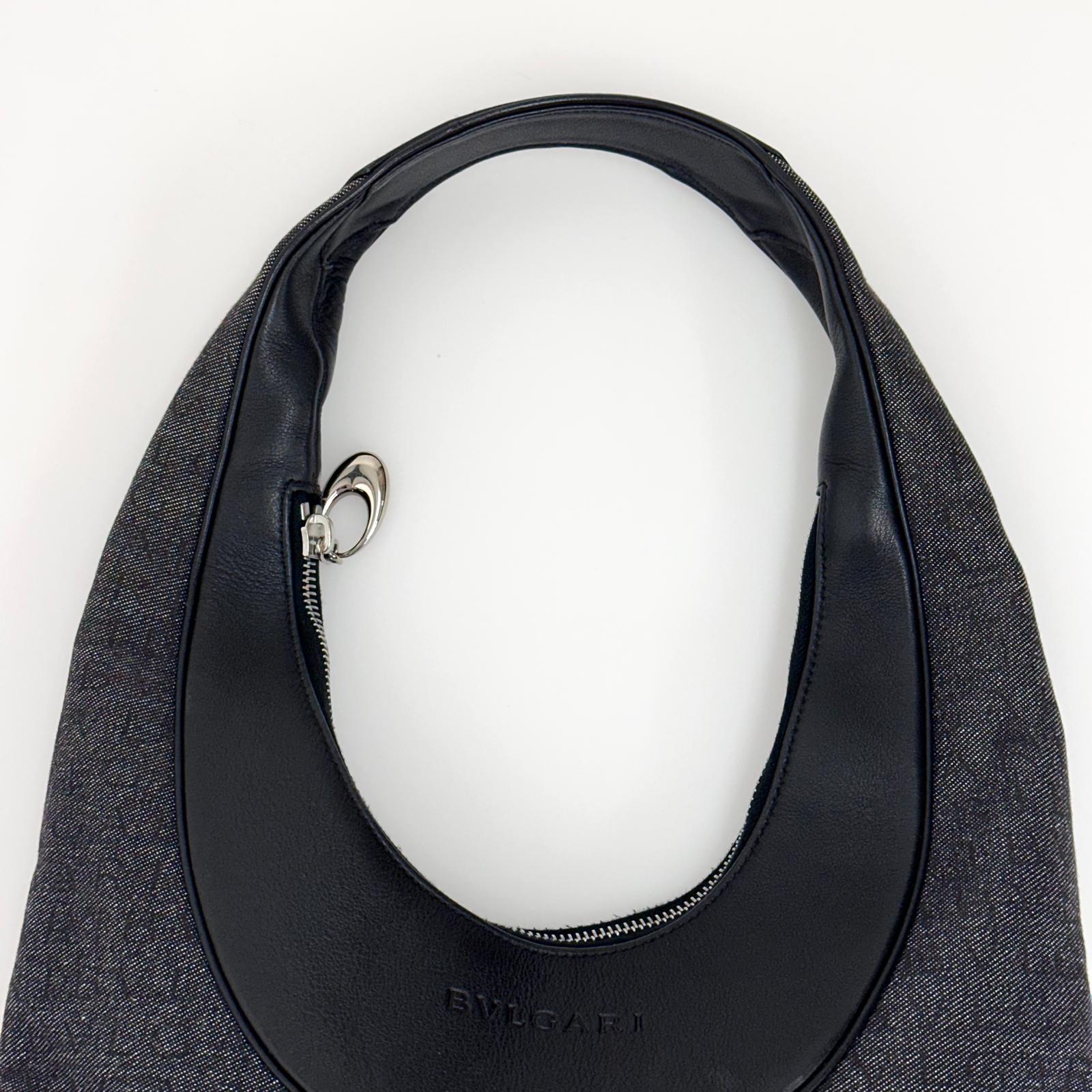 Bvlgari Borsa a spalla modello Hobo in tela monogram e pelle nera