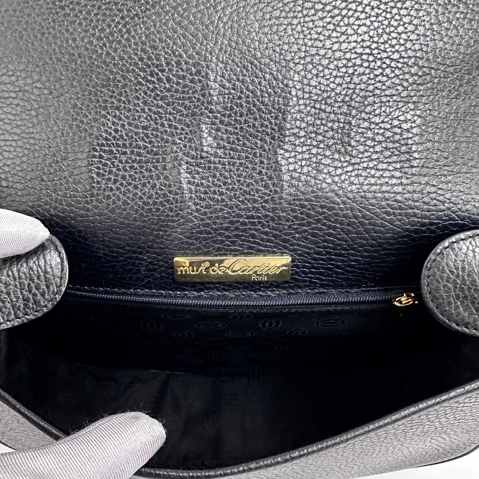 Cartier Borsa a tracolla in pelle martellata nera con logo frontale