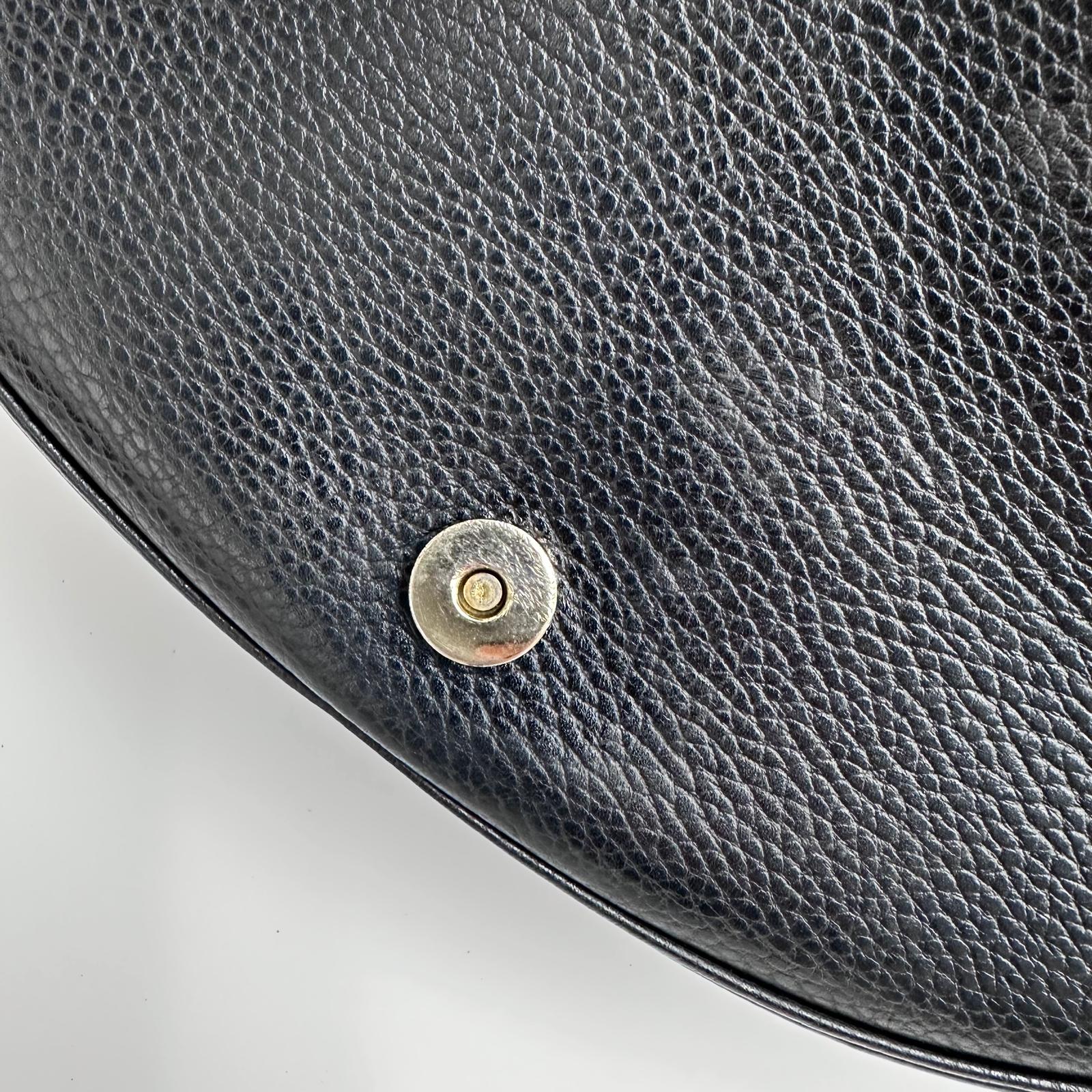 Cartier Borsa a tracolla in pelle martellata nera con logo frontale