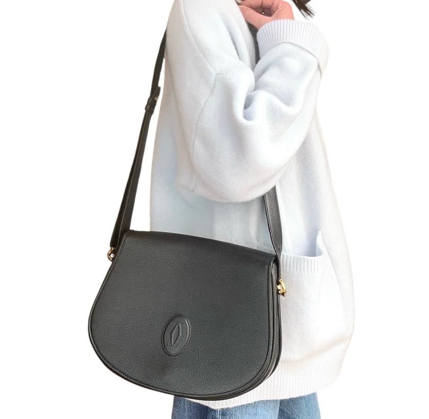 Cartier Borsa a tracolla in pelle martellata nera con logo frontale