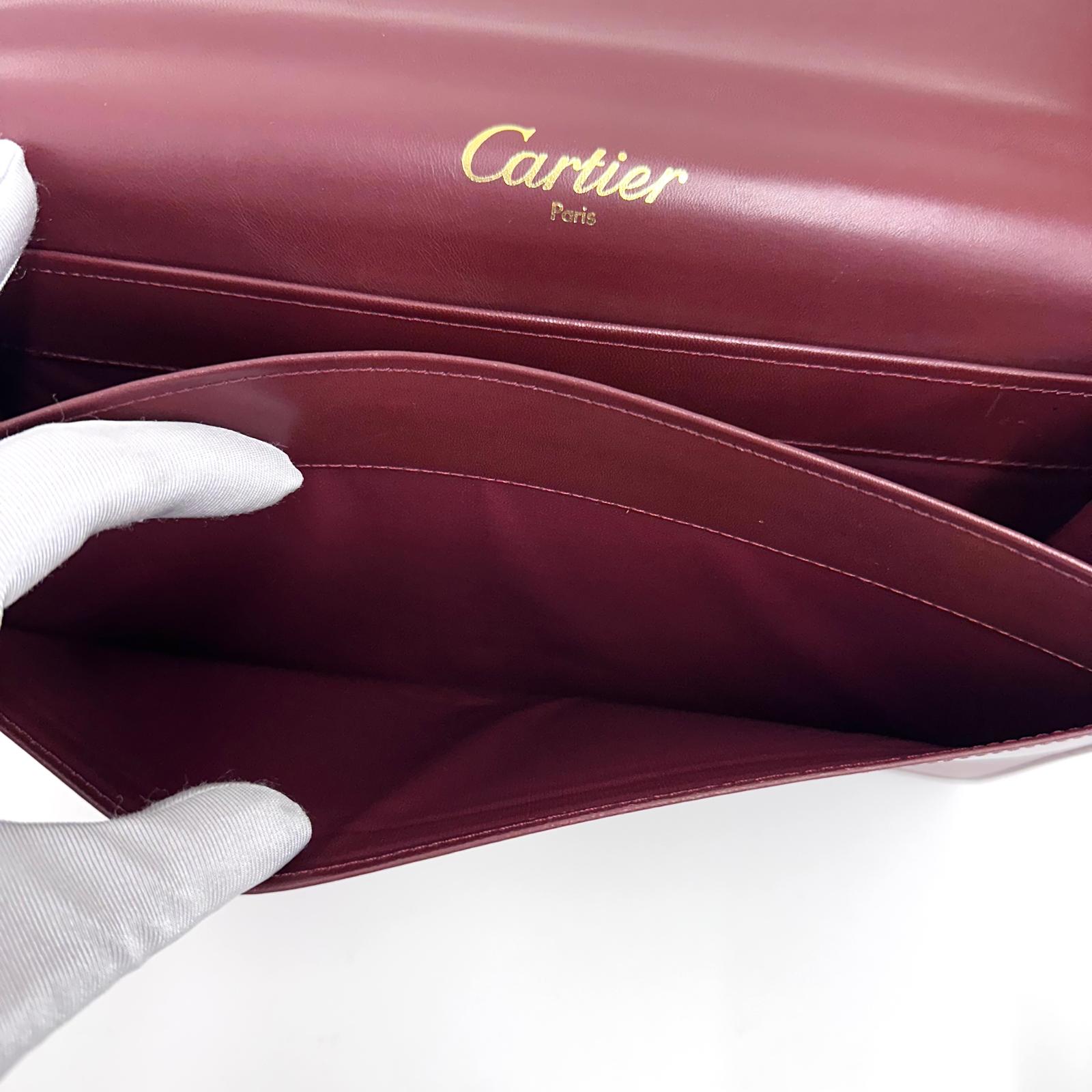 Cartier Borsa clutch in pelle bordeaux con logo centrale