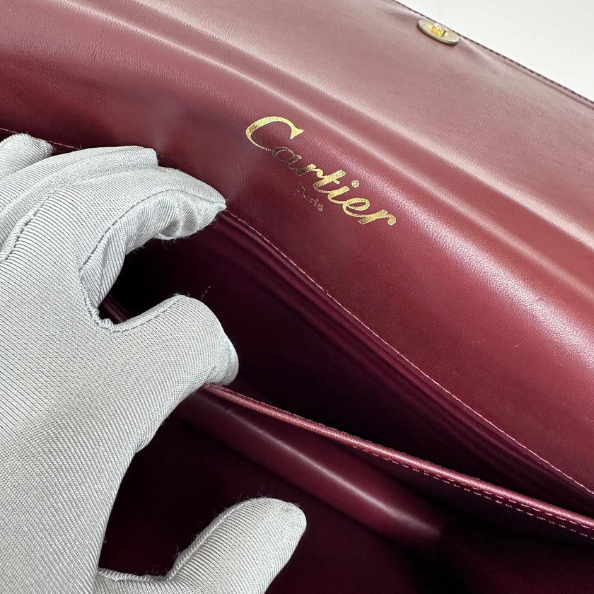 Cartier Borsa clutch in pelle bordeaux con logo centrale