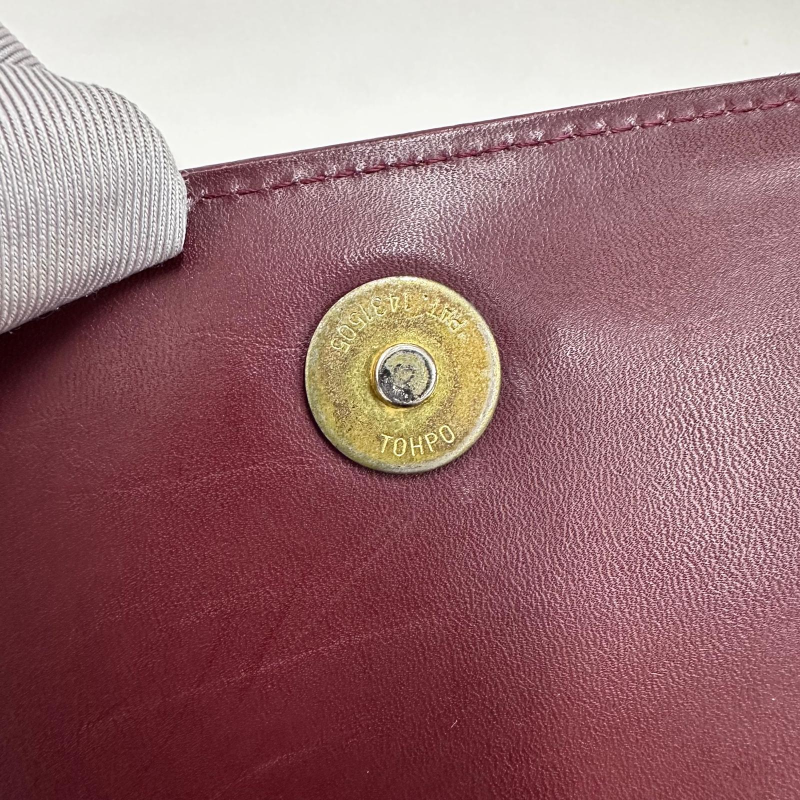 Cartier Borsa clutch in pelle bordeaux con logo centrale