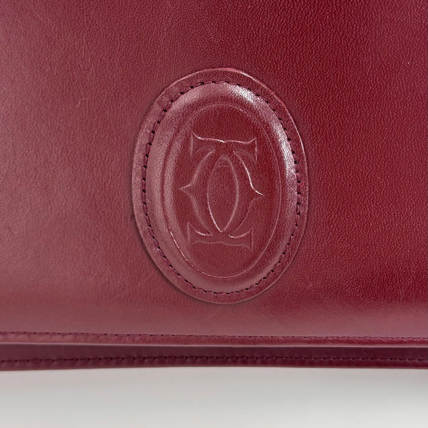 Cartier Borsa clutch in pelle bordeaux con logo centrale
