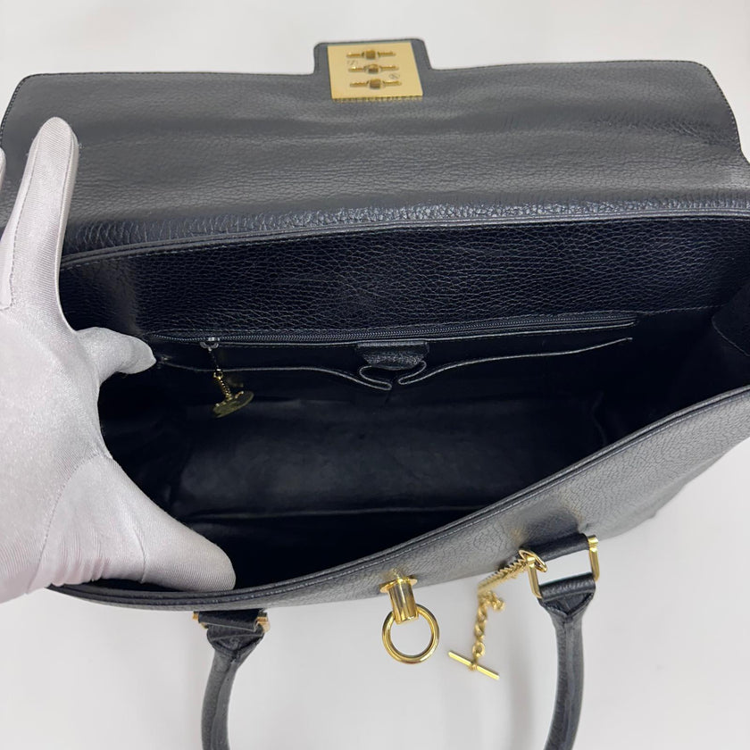 Céline Borsa a mano in pelle nera vintage con chiusura bijoux oro