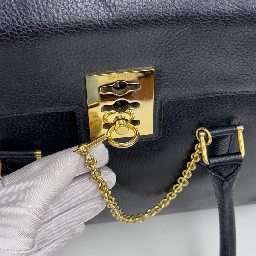 Céline Borsa a mano in pelle nera vintage con chiusura bijoux oro