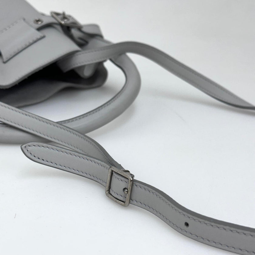 Céline Borsa a spalla Nano Bucket grigia in pelle liscia