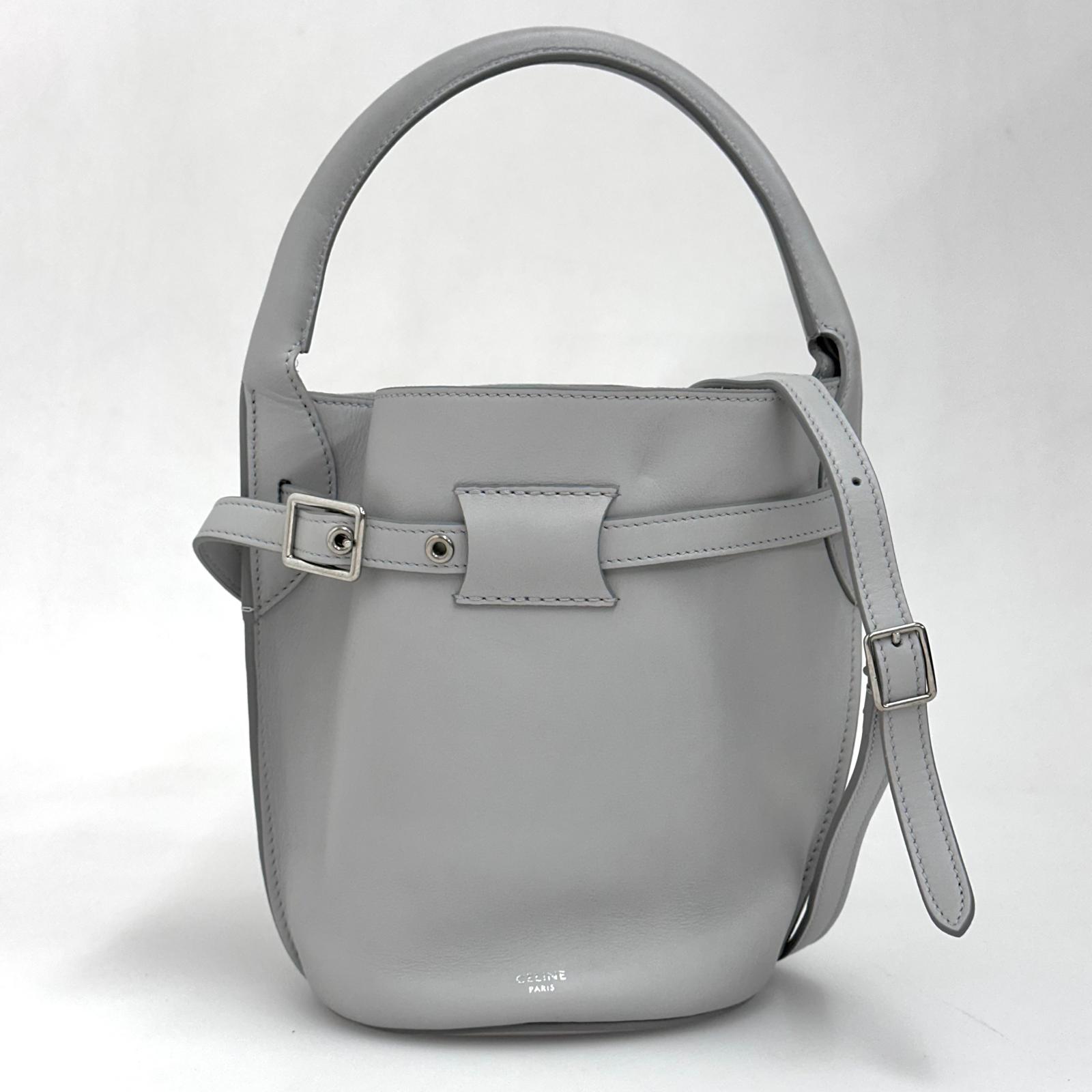 Céline Borsa a spalla Nano Bucket grigia in pelle liscia