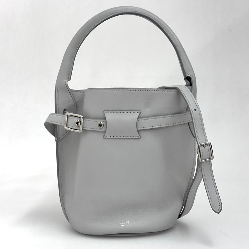 Céline Borsa a spalla Nano Bucket grigia in pelle liscia