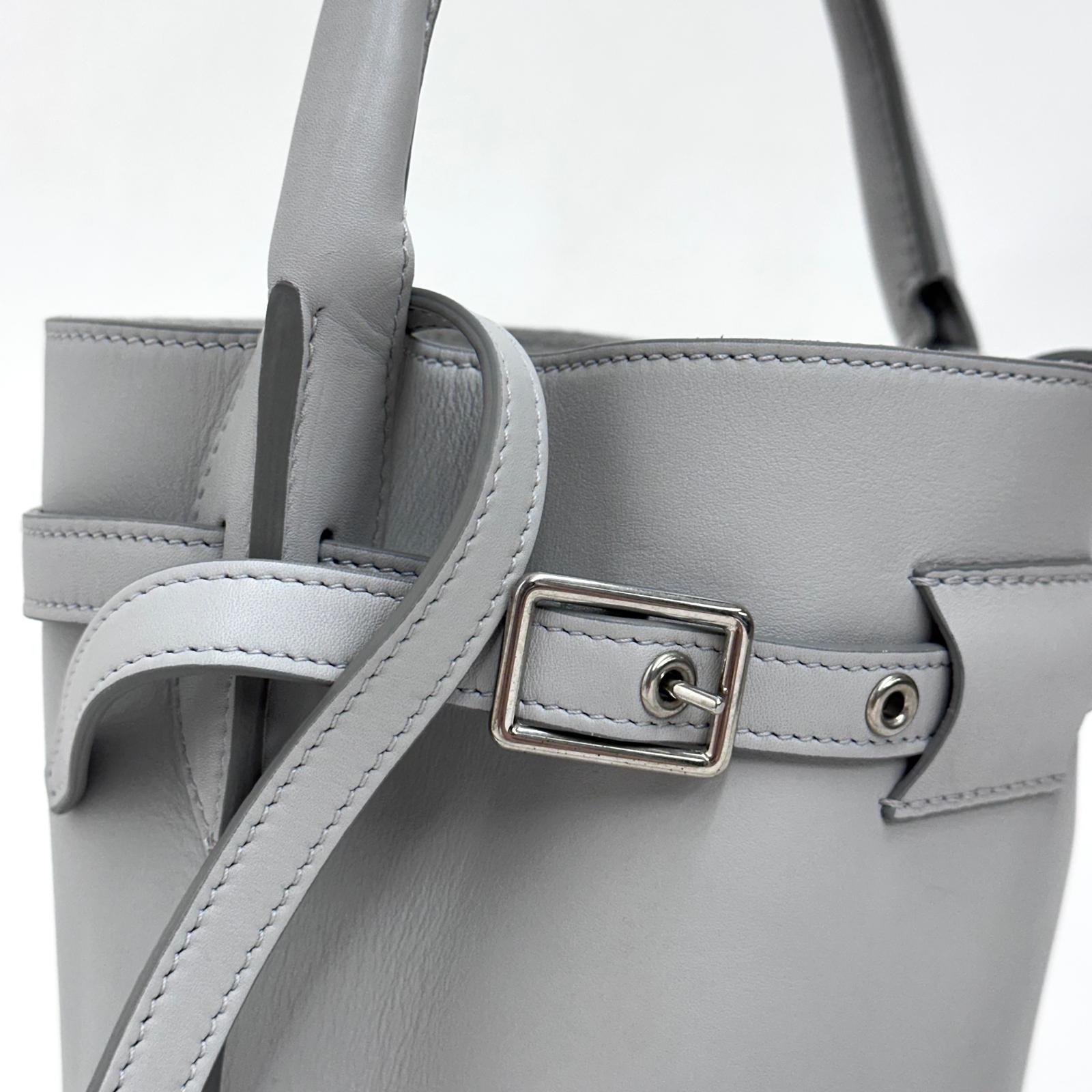 Céline Borsa a spalla Nano Bucket grigia in pelle liscia
