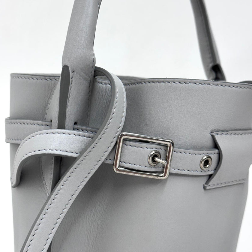 Céline Borsa a spalla Nano Bucket grigia in pelle liscia