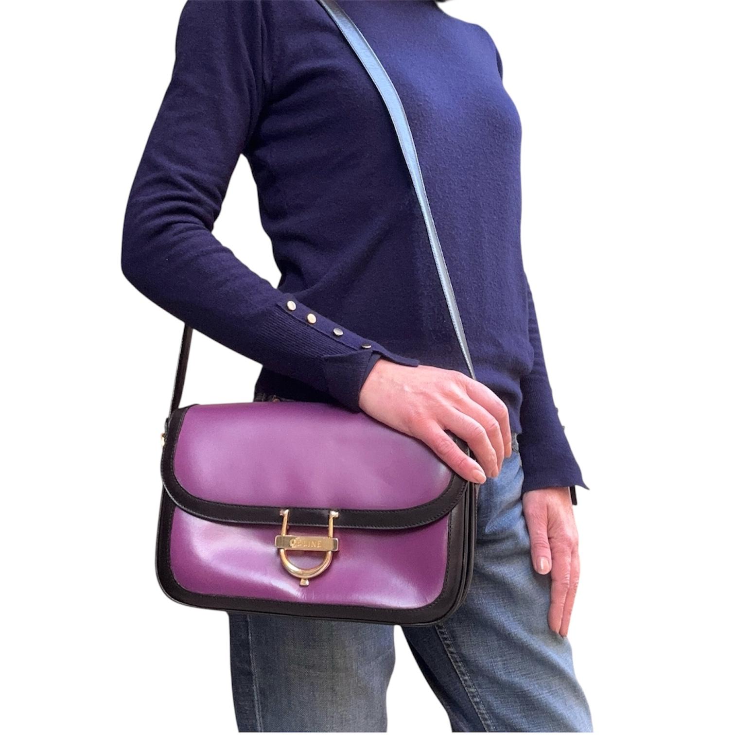 Céline Borsa a spalla vintage in pelle viola con chiusura logo dorata
