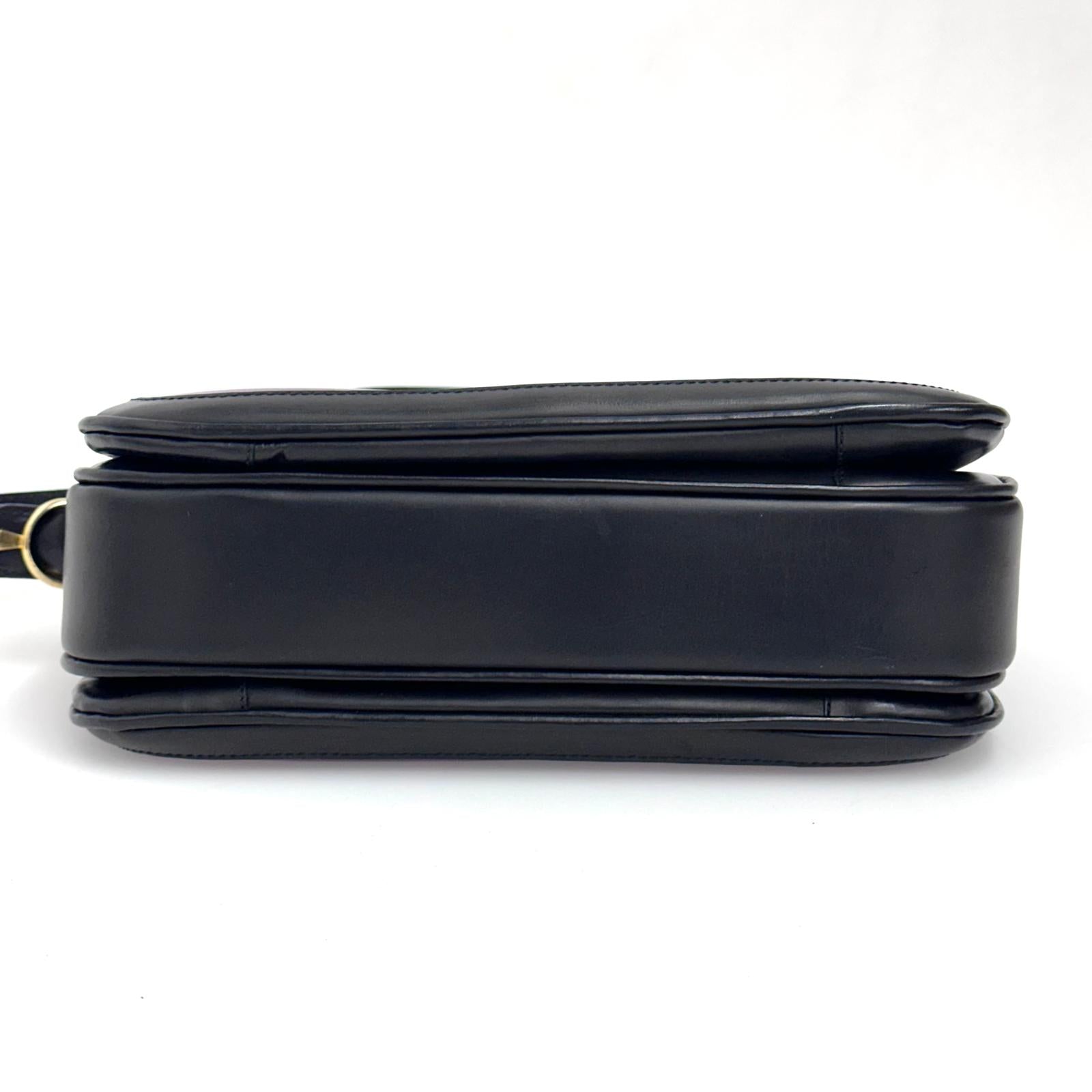 Céline Borsa a spalla vintage in pelle viola con chiusura logo dorata