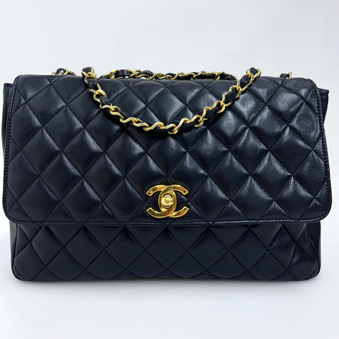 Chanel Borsa Classic Flap 25 in Pelle Nera con Finiture in Oro 24k