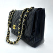 Chanel Borsa Classic Flap 25 in Pelle Nera con Finiture in Oro 24k