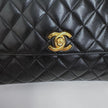 Chanel Borsa Classic Flap 25 in Pelle Nera con Finiture in Oro 24k