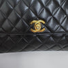 Chanel Borsa Classic Flap 25 in Pelle Nera con Finiture in Oro 24k
