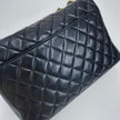 Chanel Borsa Classic Flap 25 in Pelle Nera con Finiture in Oro 24k
