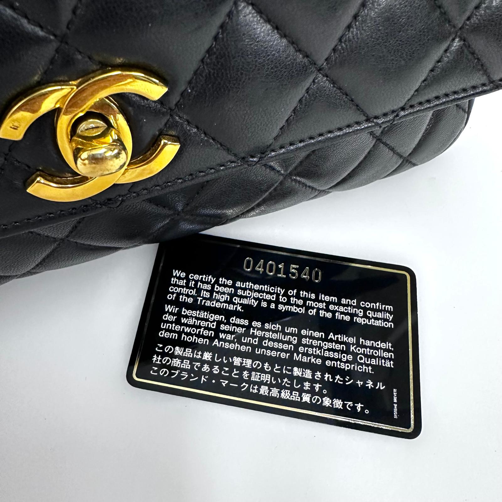 Chanel Borsa Classic Flap 25 in Pelle Nera con Finiture in Oro 24k