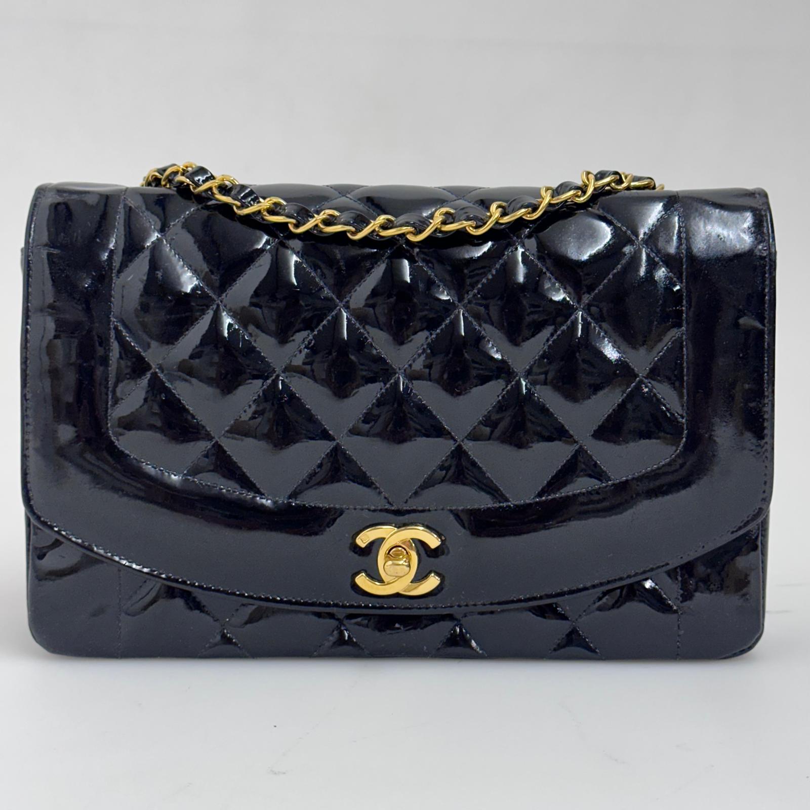 Chanel Borsa Diana Vintage in Vernice Nera Matelassé