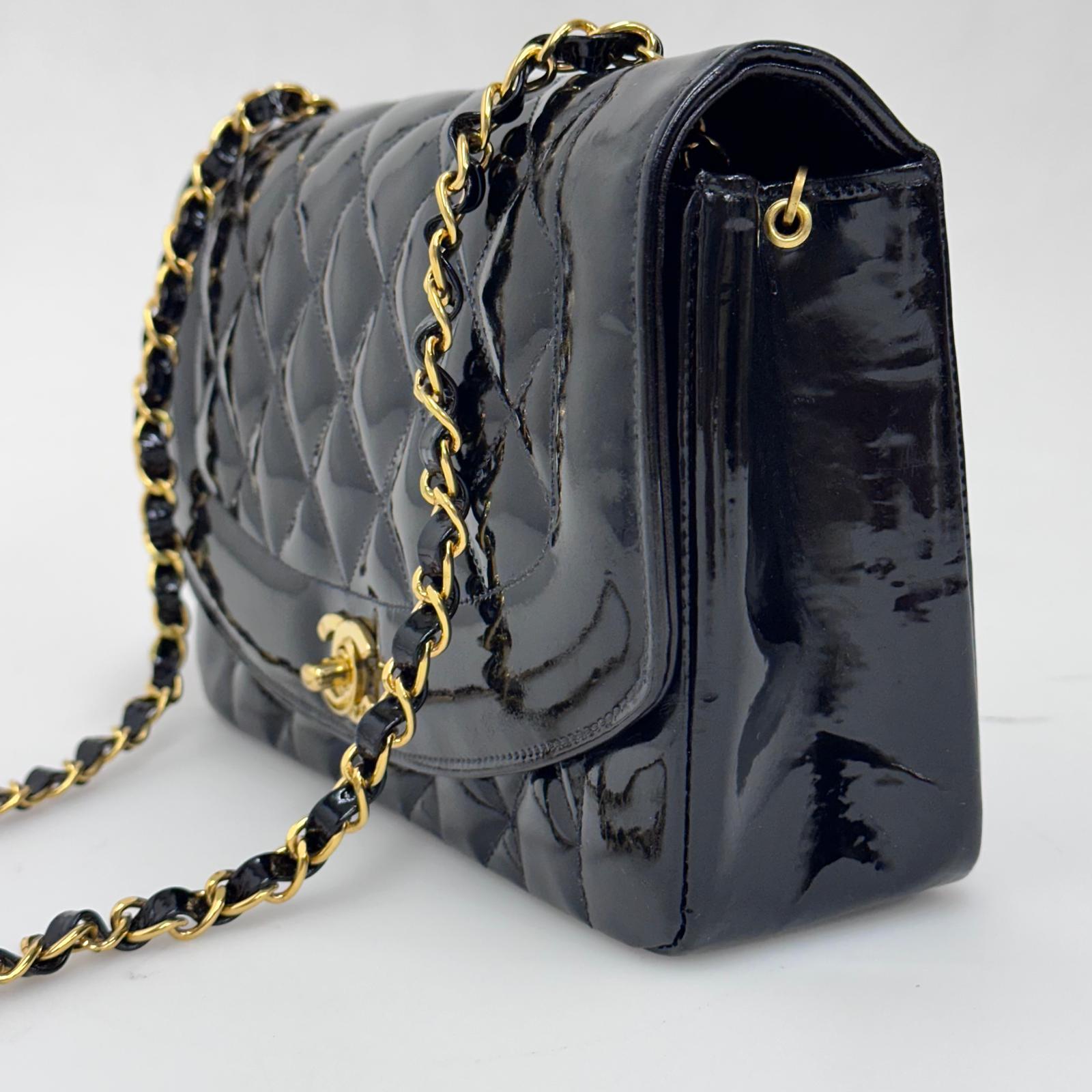 Chanel Borsa Diana Vintage in Vernice Nera Matelassé