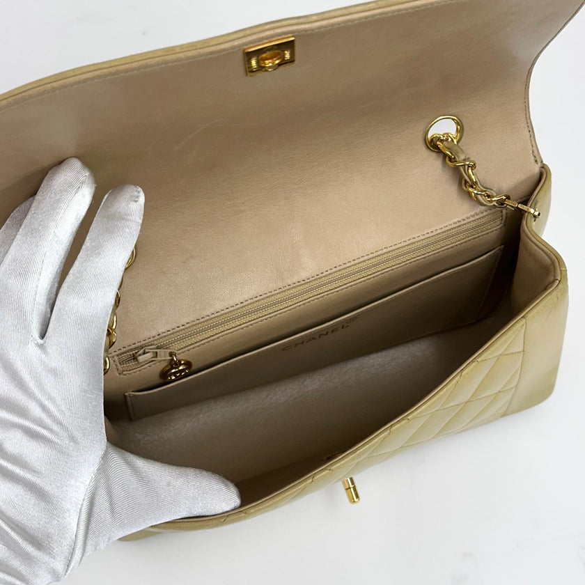 Chanel Borsa Diana Vintage in pelle beige