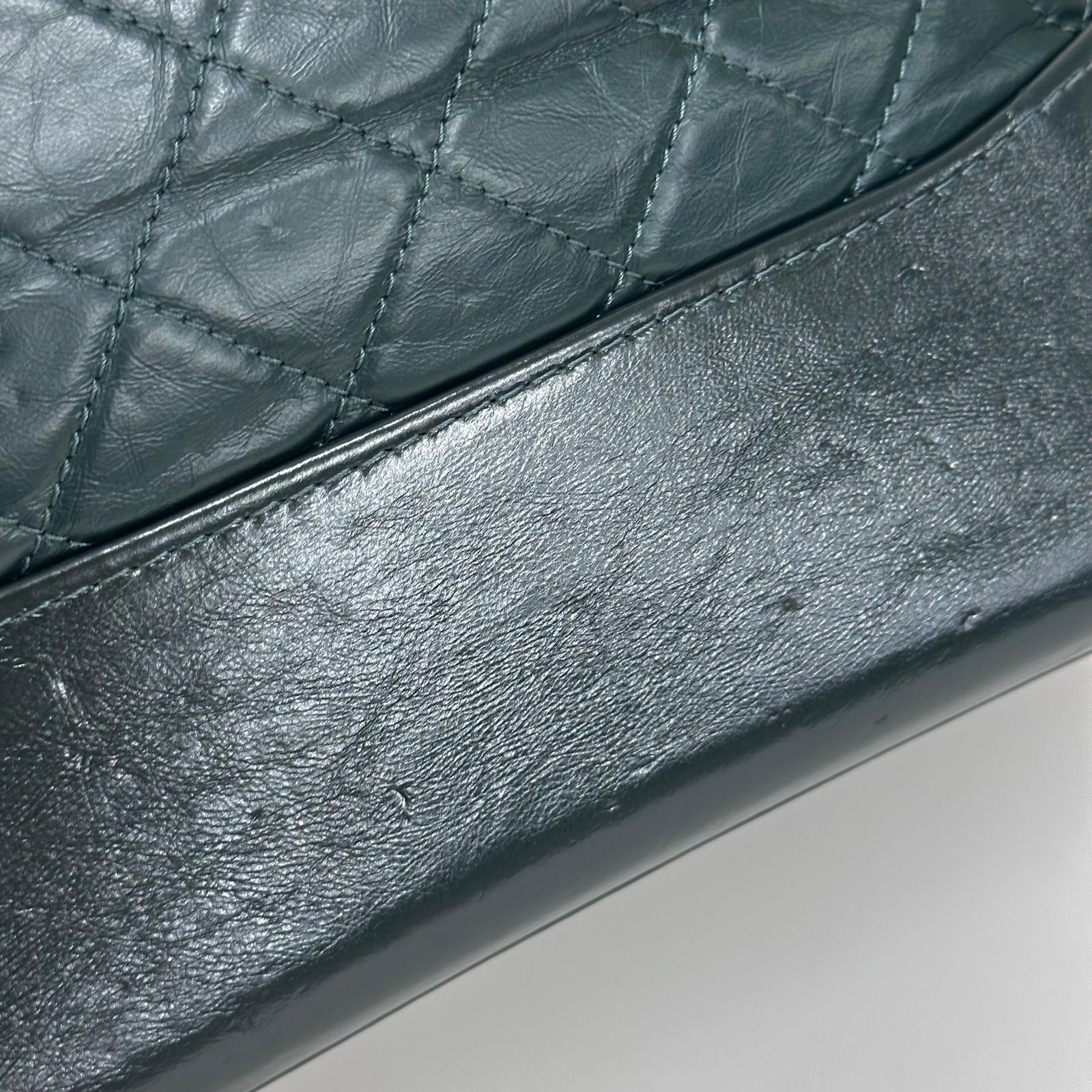 Chanel Borsa Gabrielle Media in Pelle Matelassé Verde Scuro