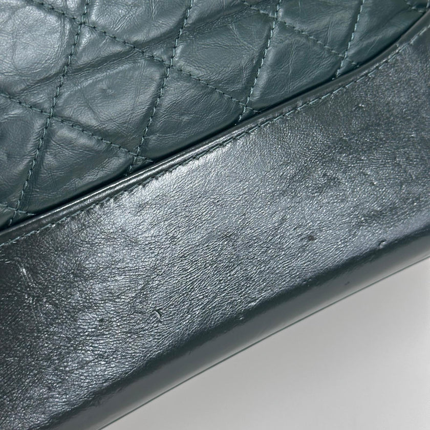 Chanel Borsa Gabrielle Media in Pelle Matelassé Verde Scuro