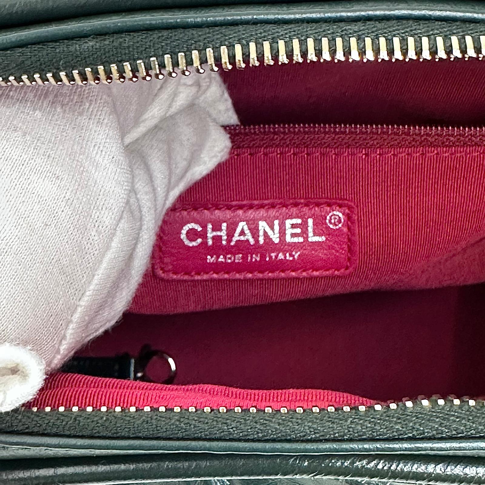 Chanel Borsa Gabrielle Media in Pelle Matelassé Verde Scuro
