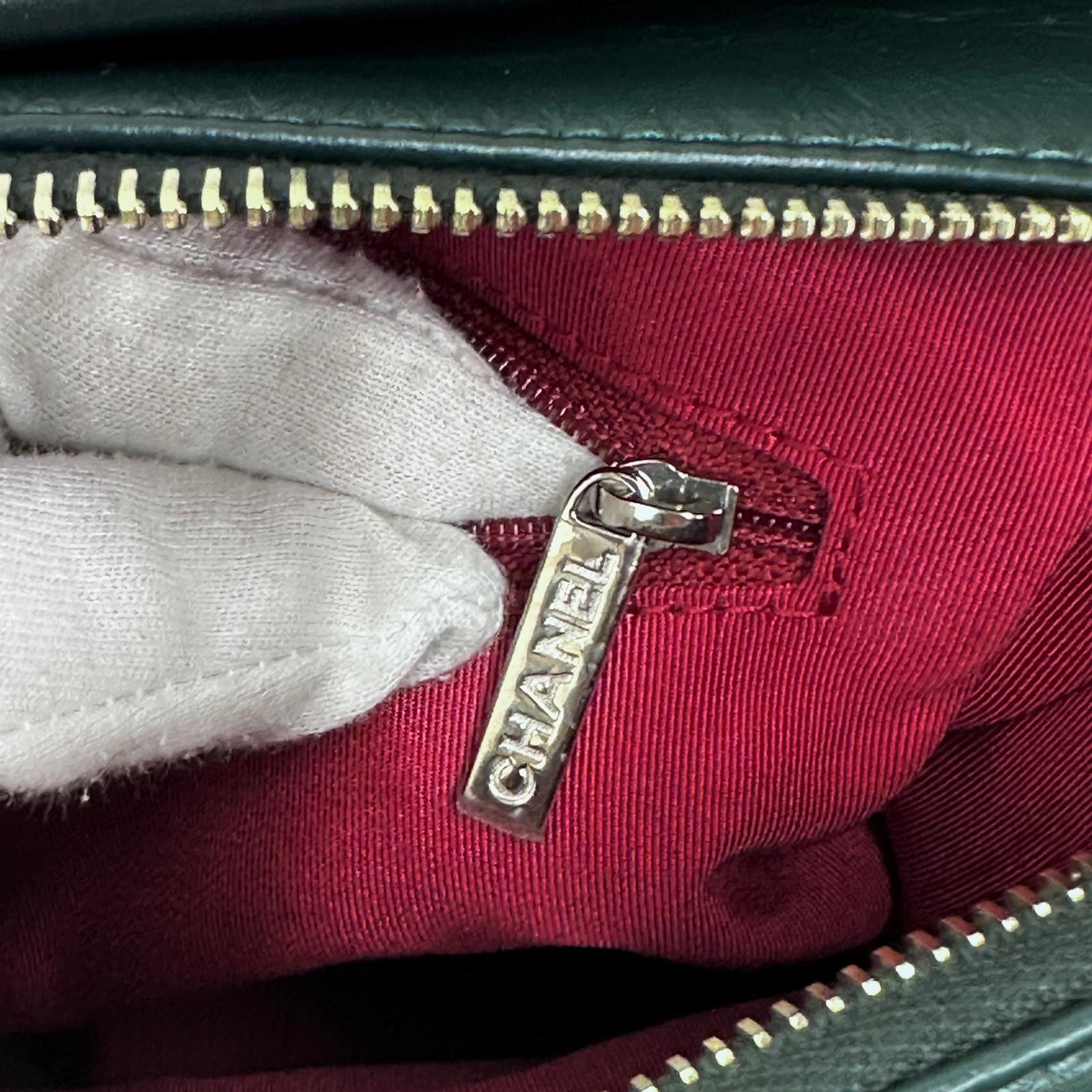 Chanel Borsa Gabrielle Media in Pelle Matelassé Verde Scuro