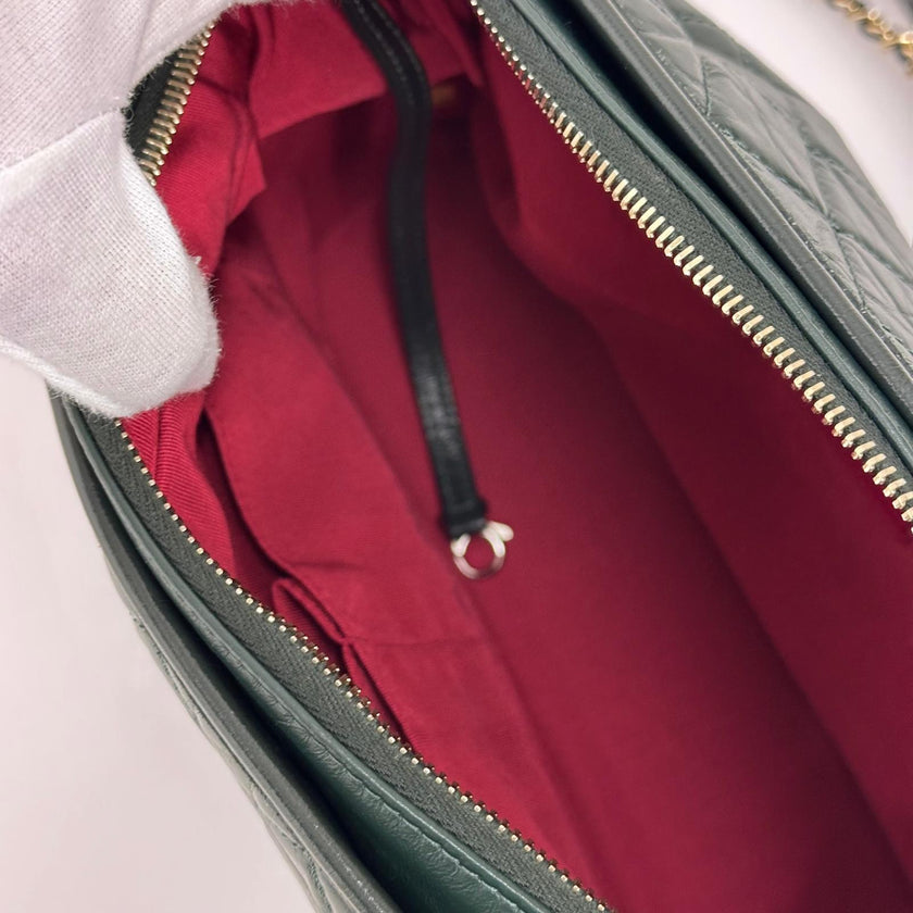 Chanel Borsa Gabrielle Media in Pelle Matelassé Verde Scuro