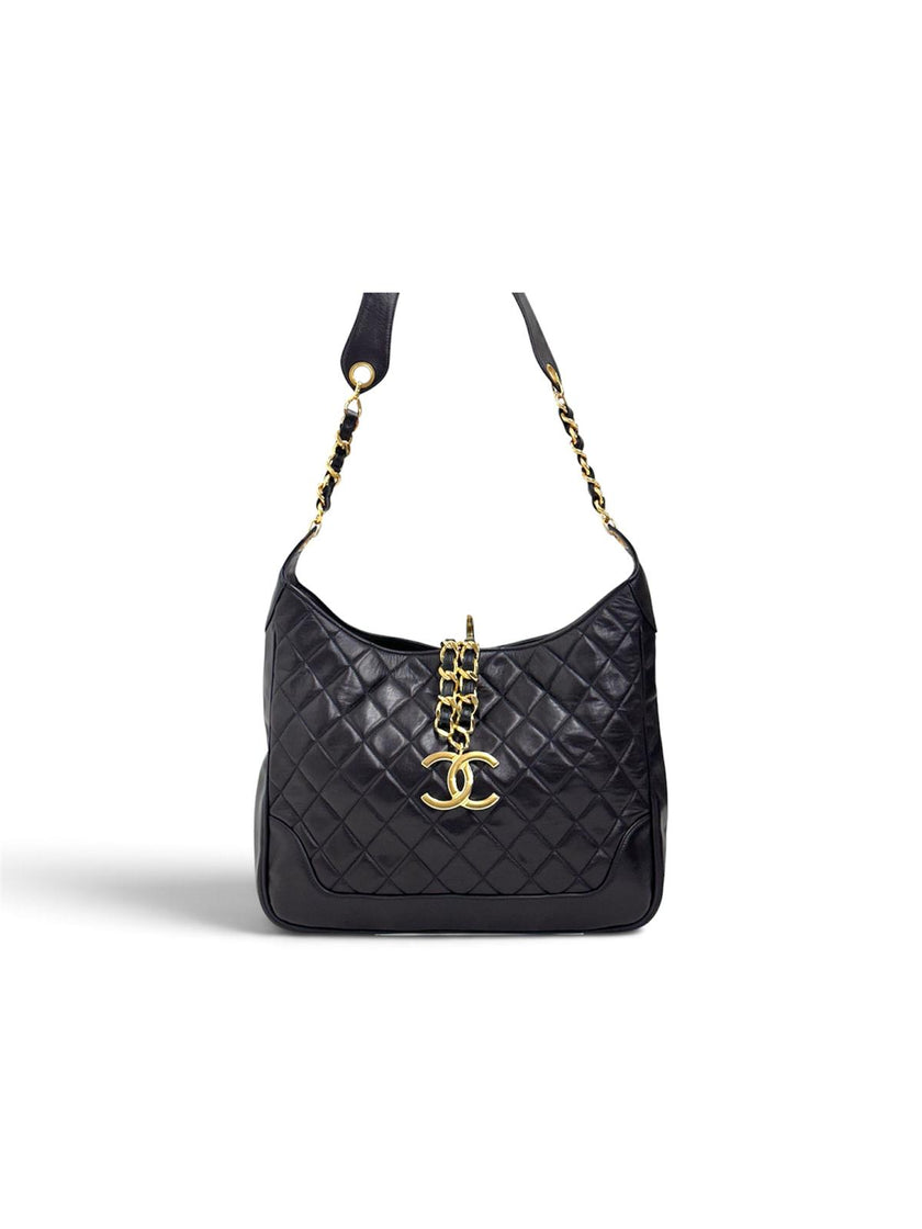 Chanel Borsa Hobo Vintage Matelassé Nera con Maxi Logo CC Dorato