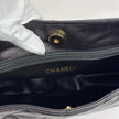 Chanel Borsa Hobo Vintage Matelassé Nera con Maxi Logo CC Dorato
