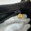 Chanel Borsa Hobo Vintage Matelassé Nera con Maxi Logo CC Dorato