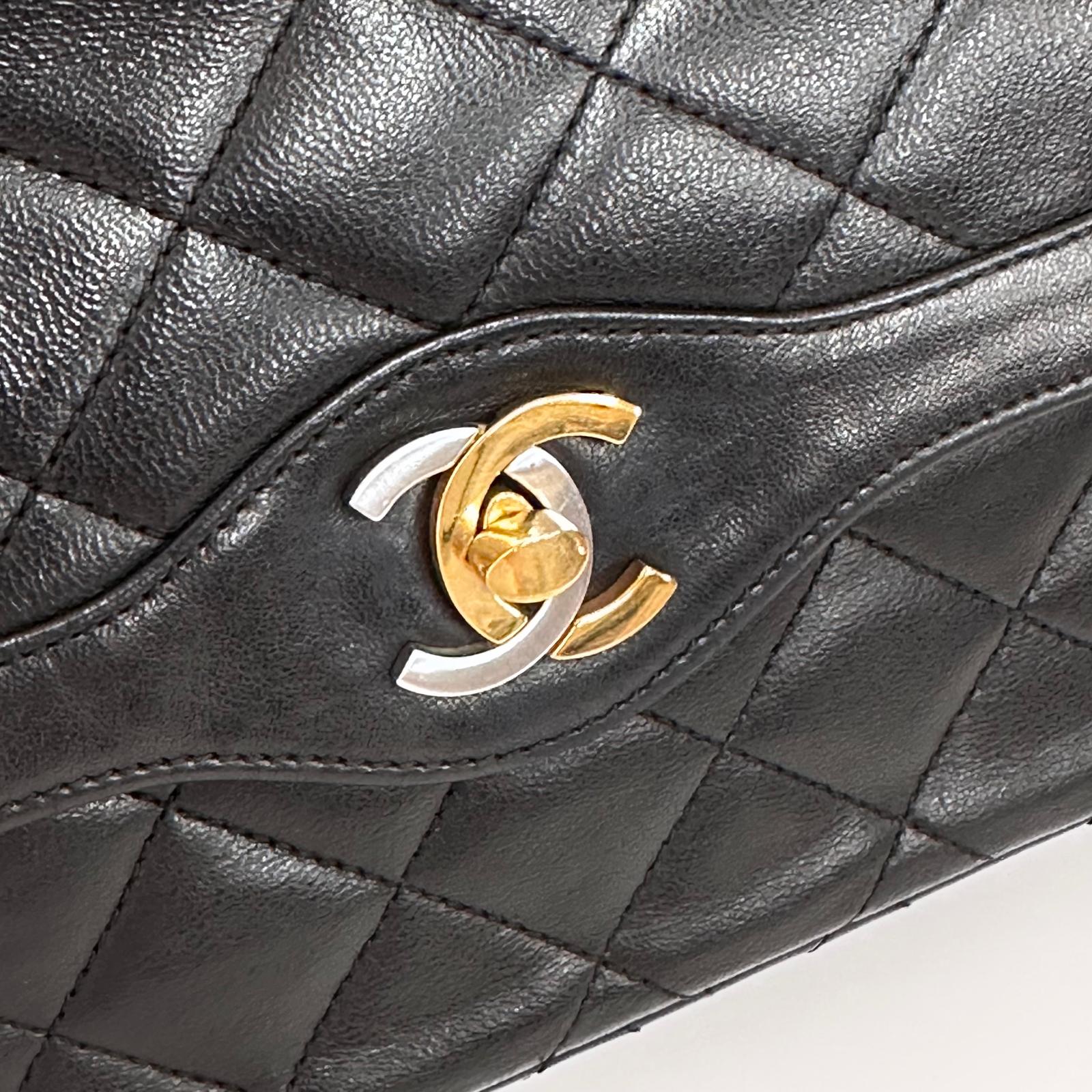 Chanel Borsa Timeless Classic Double Flap Limited Paris Vintage in pelle nera