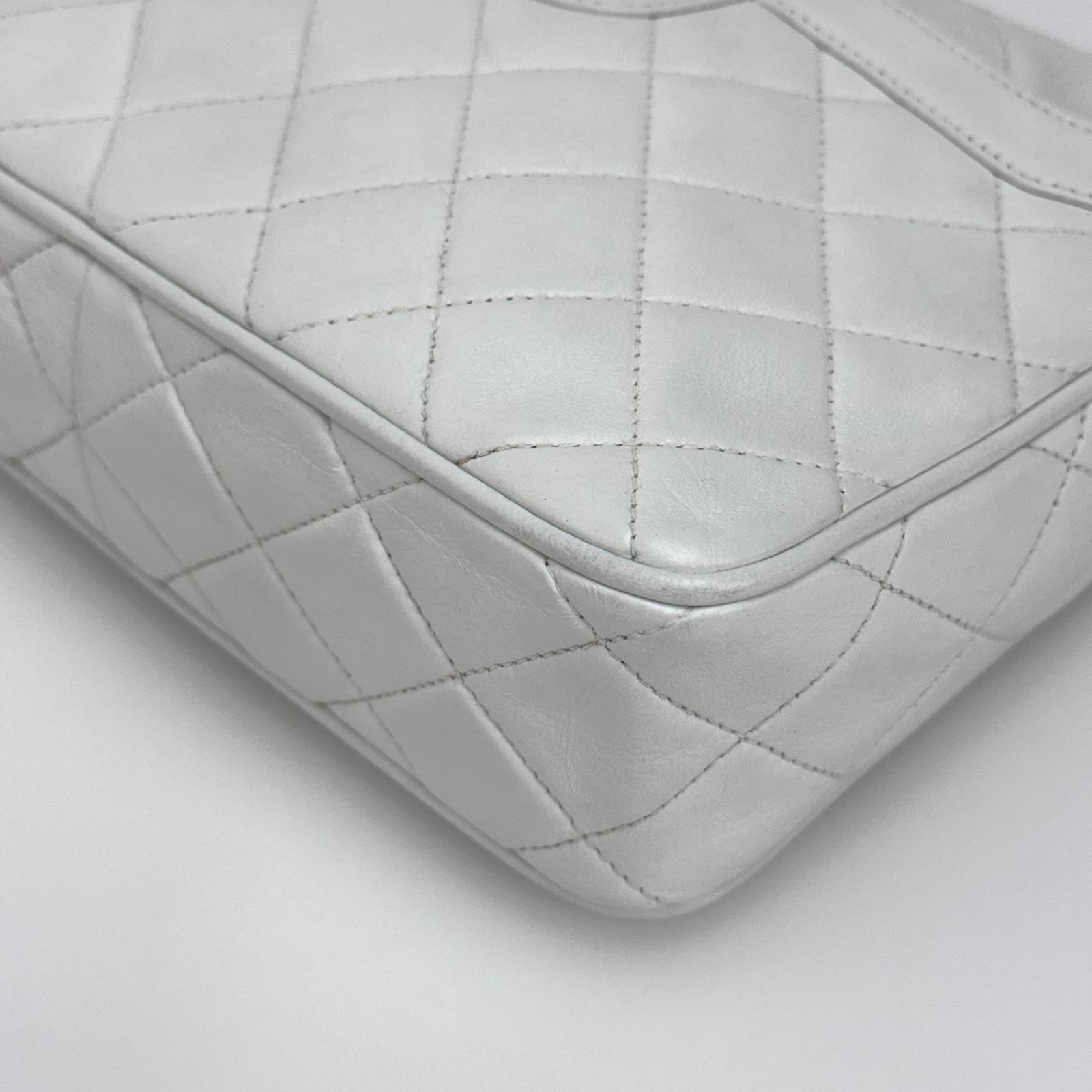 Chanel Borsa Vintage Camera Bag Bianca con Nappina