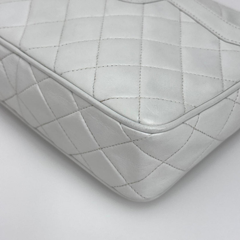 Chanel Borsa Vintage Camera Bag Bianca con Nappina