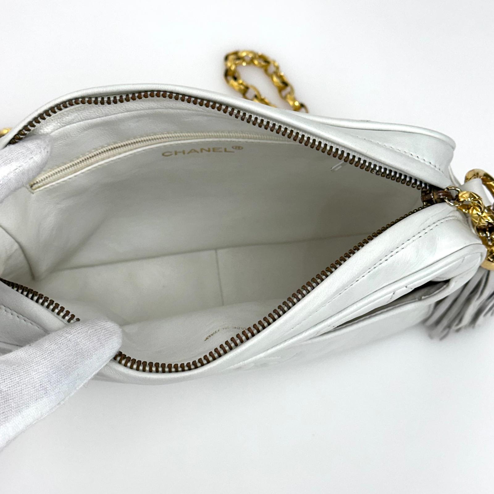 Chanel Borsa Vintage Camera Bag Bianca con Nappina