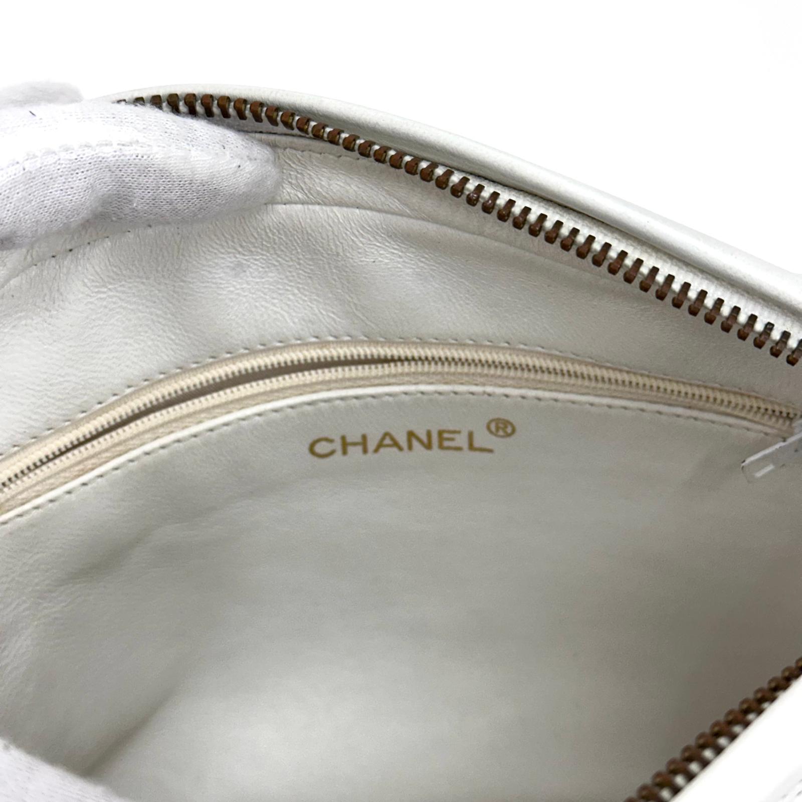 Chanel Borsa Vintage Camera Bag Bianca con Nappina