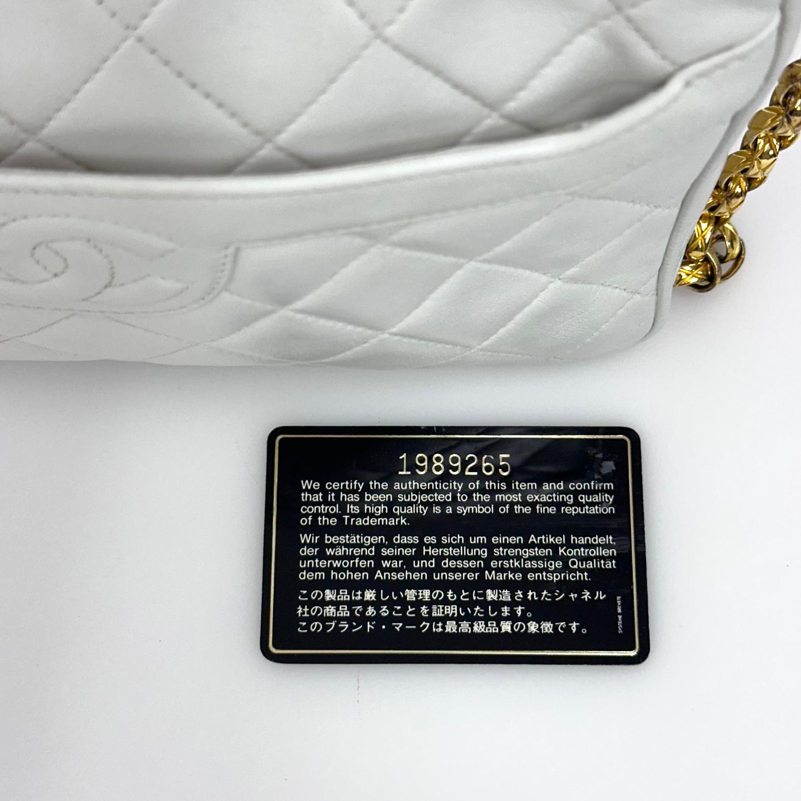 Chanel Borsa Vintage Camera Bag Bianca con Nappina