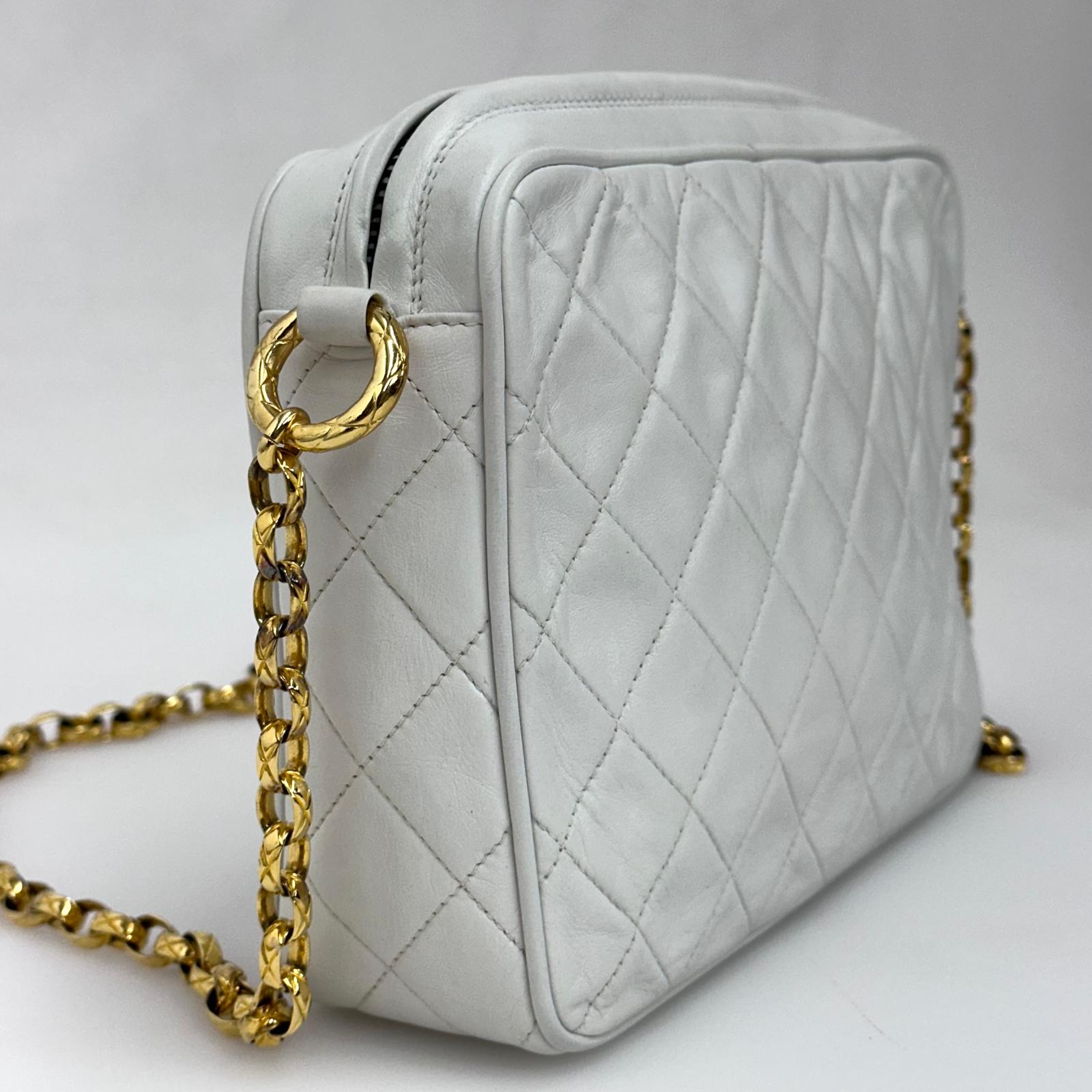 Chanel Borsa Vintage Camera Bag Bianca con Nappina