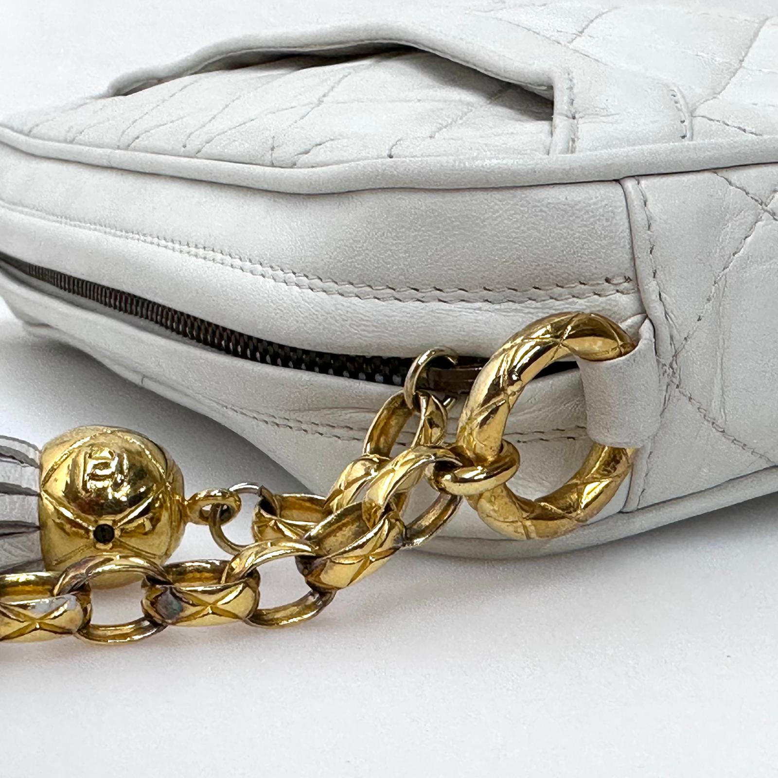 Chanel Borsa Vintage Camera Bag Bianca con Nappina