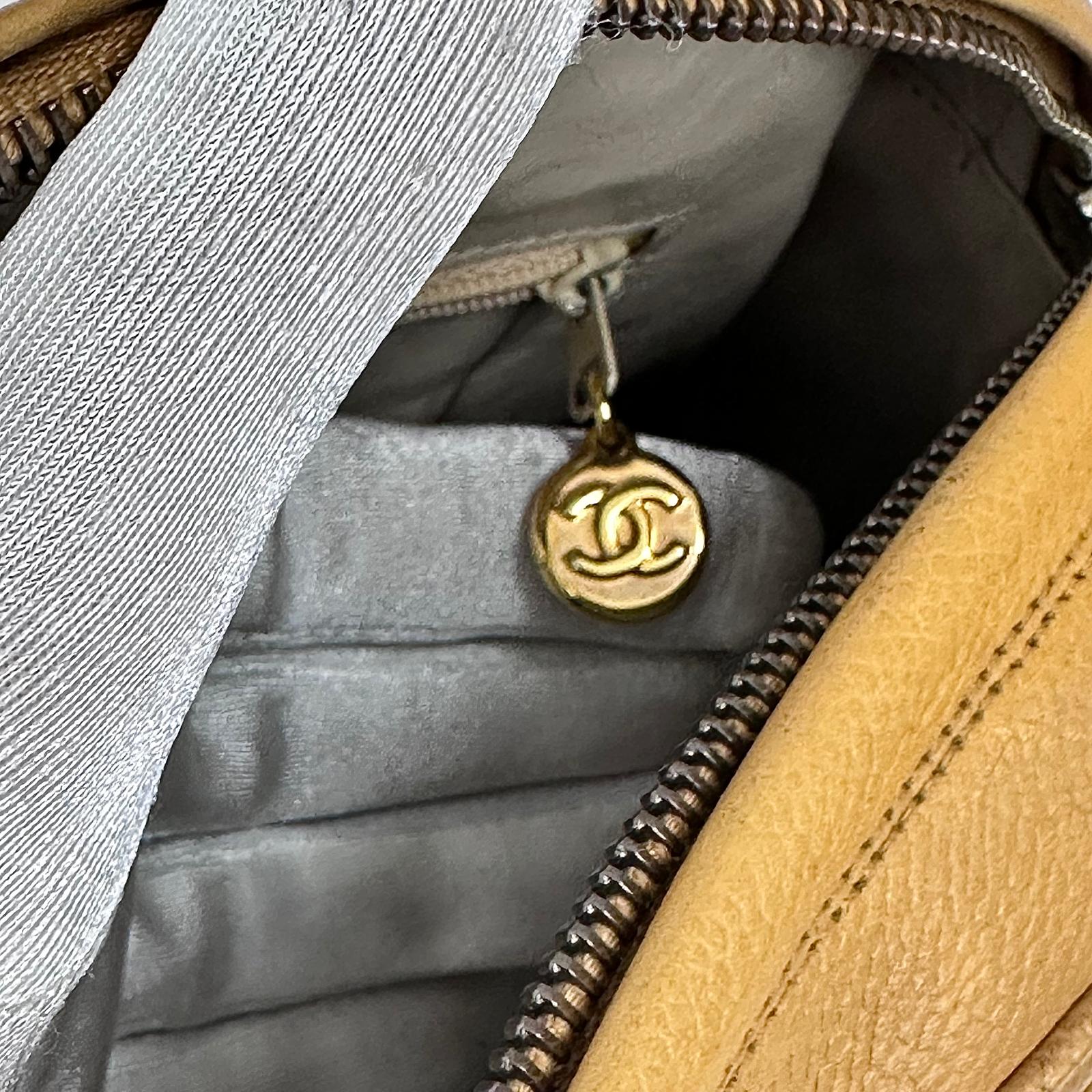 Chanel Borsa Vintage Camera Bag Caviar Beige