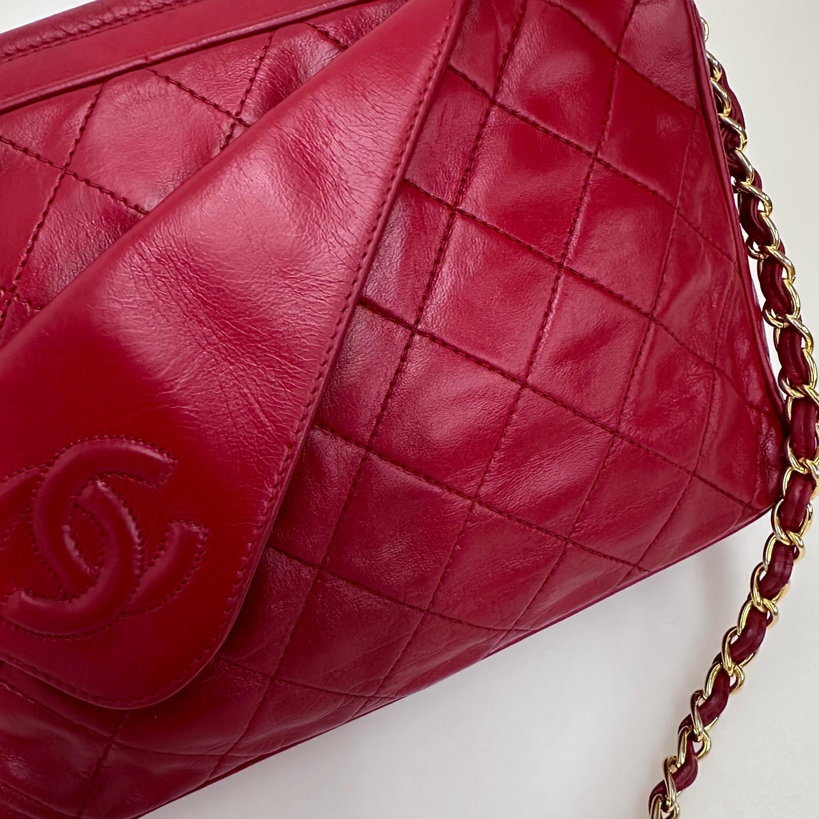 Chanel Borsa Vintage Camera Bag Matelassé Rosso con Nappina