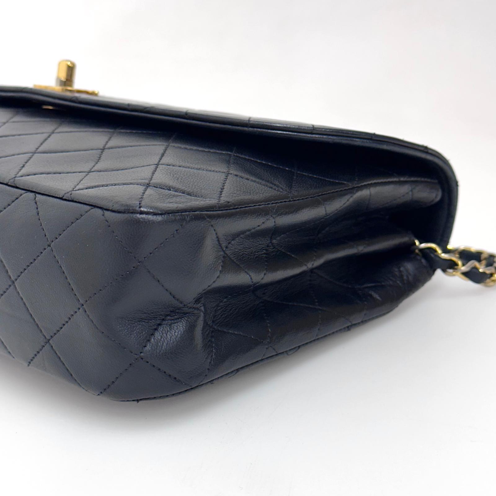 Chanel Borsa Vintage Classic Flap Dark Blue 29 cm – Patta Singola e Catena Singola
