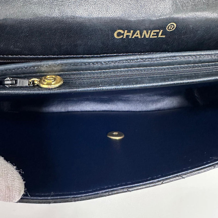 Chanel Borsa Vintage Classic Flap Dark Blue 29 cm – Patta Singola e Catena Singola