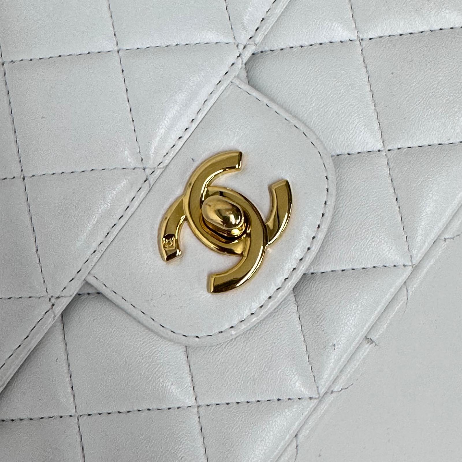 Chanel Borsa Vintage Classic Flap bianca in pelle matelassé