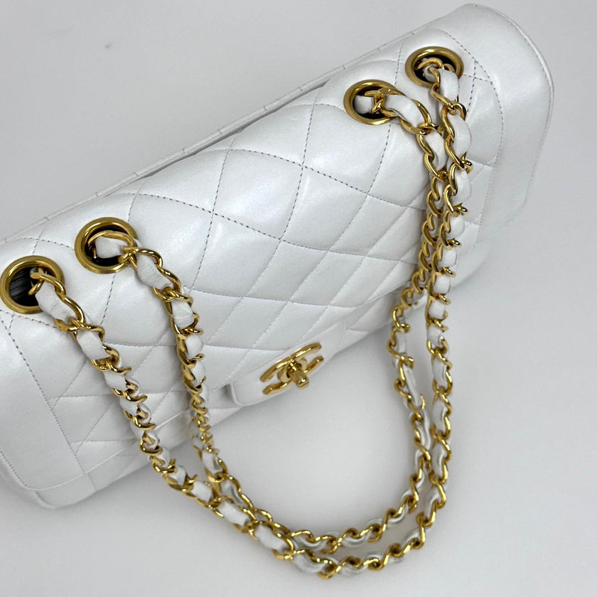 Chanel Borsa Vintage Classic Flap bianca in pelle matelassé